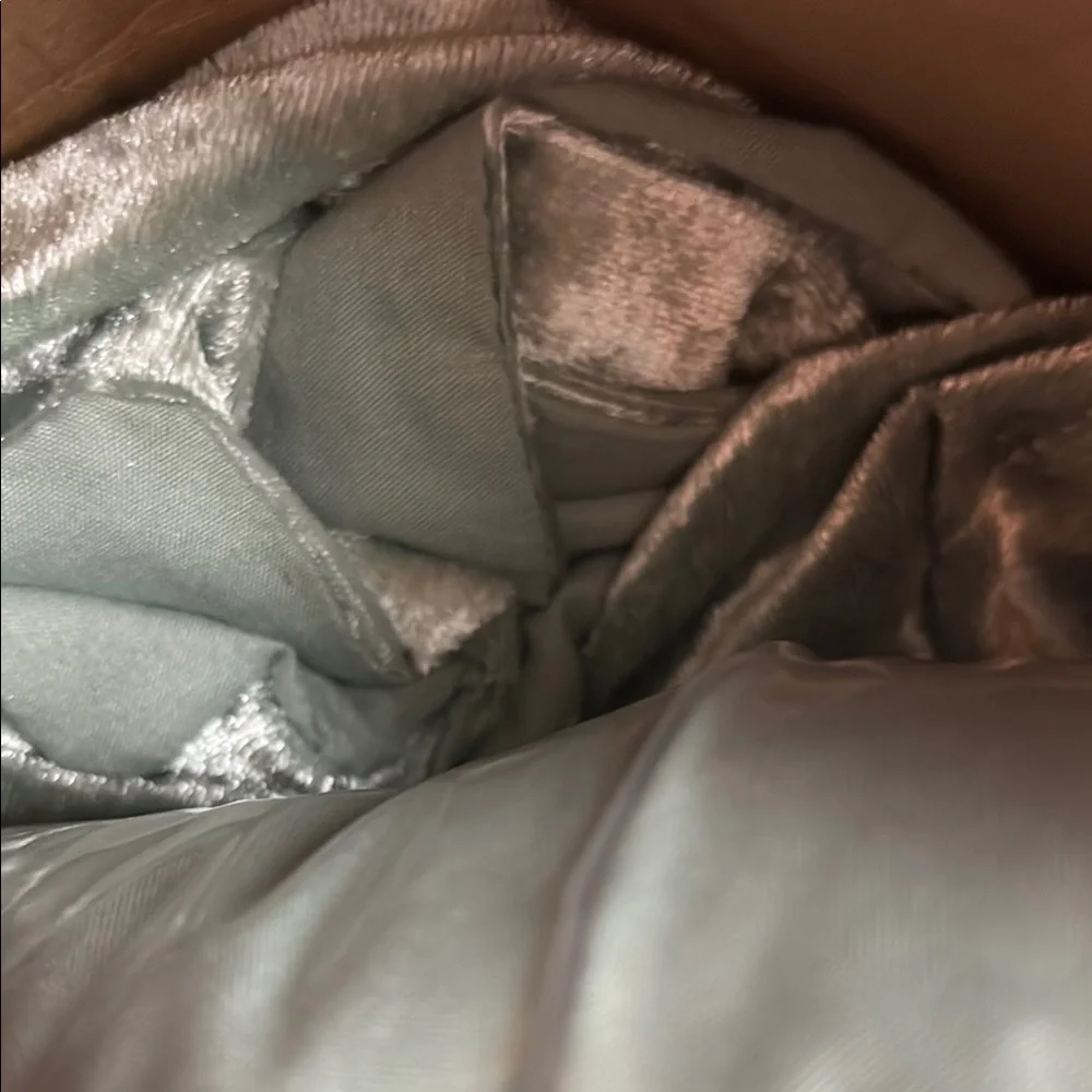 Luxurious Green Comforter Set